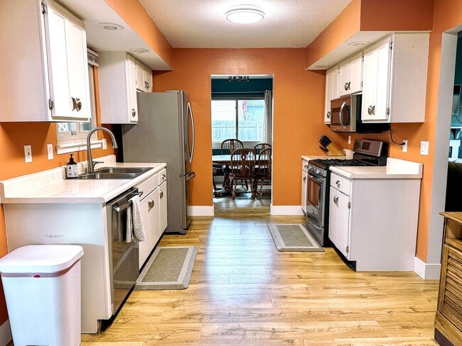 Building Photo - Beauitful Spacious Home