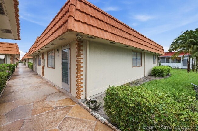 Building Photo - 28 Seville Dr