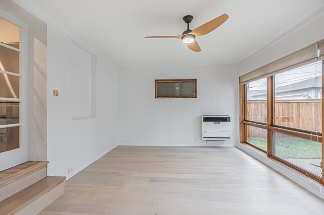 Building Photo - 7107 N Melvina Ave