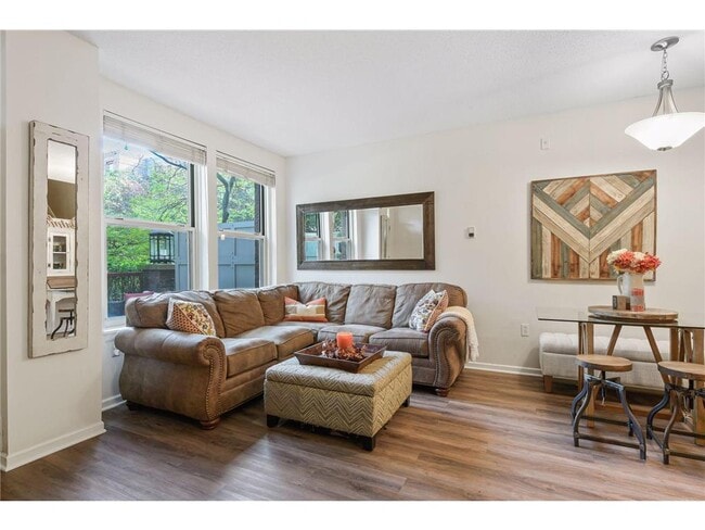 Building Photo - 680 N 2nd St