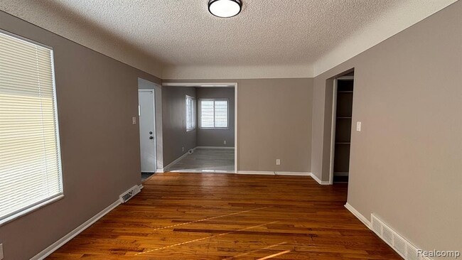 Building Photo - 28758 Leona St