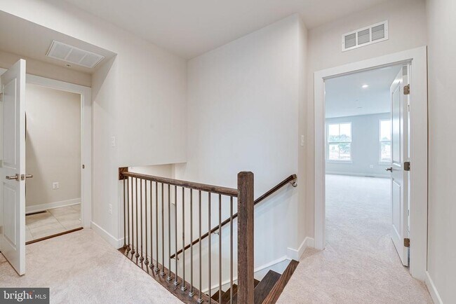 Building Photo - 14055 Sunrise Valley Dr