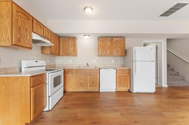 Building Photo - 45523 Revere Dr