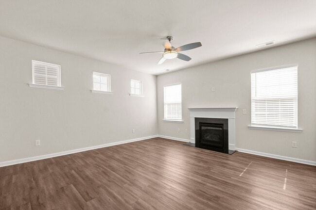 Building Photo - Stunning home in desirable Chateau community