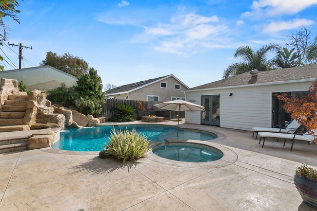 Building Photo - 940 Dogwood St