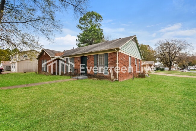 Building Photo - 3332 Clearbrook St