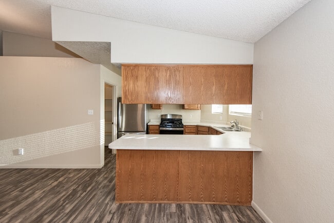 Building Photo - 2866 S 30th Dr