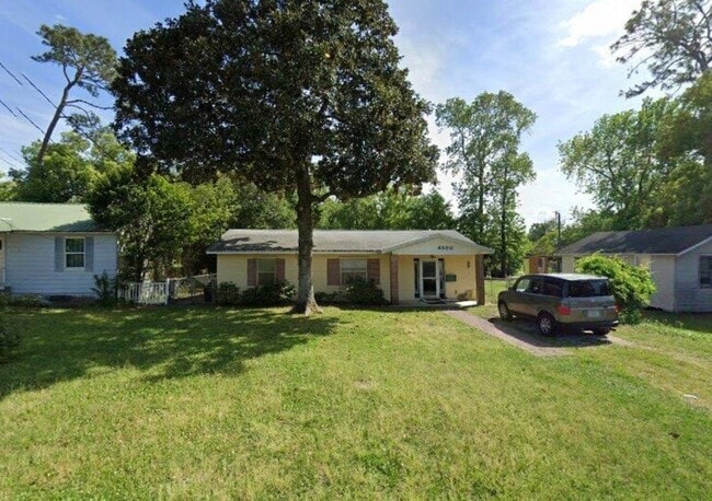 Building Photo - 4590 Colonial Ave