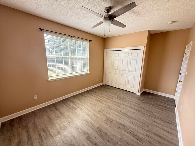 Building Photo - 9697 Leeward Way