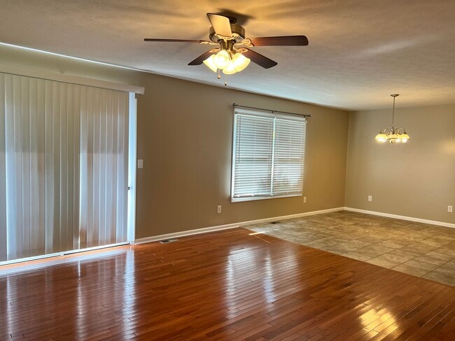 Building Photo - 47 Country Manor Blvd
