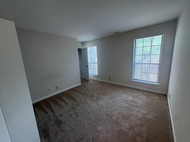 Building Photo - 3430 33rd Ave