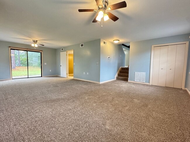 Building Photo - MOVE-IN READY!  [PET FRIENDLY]