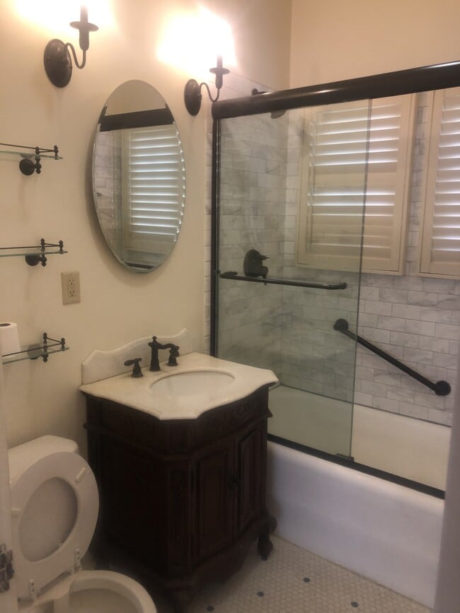 Building Photo - 81 N Catalina Ave