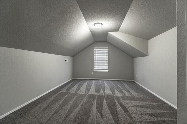 Building Photo - Welcome to this stunning 3-bedroom, 3-bathroom home located in the heart of Bentonville