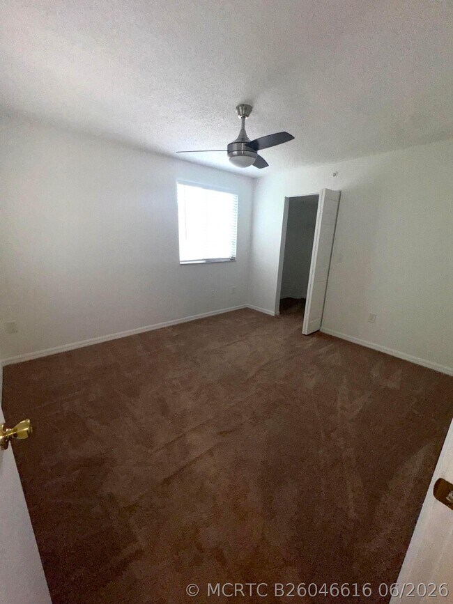 Building Photo - 1300 Crestwood Ct S