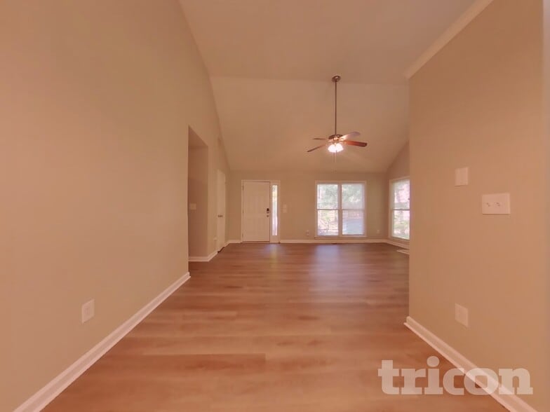 Building Photo - 450 Amsterdam Way