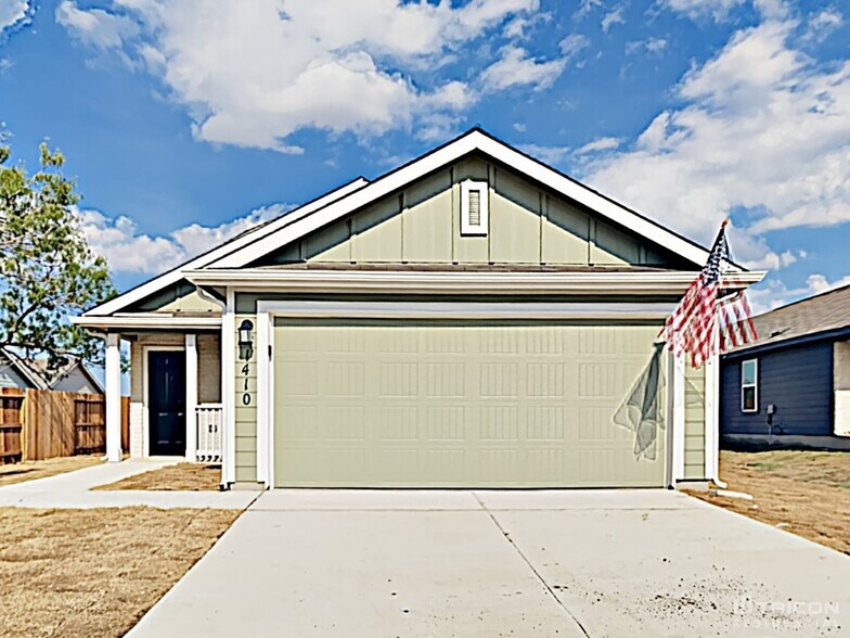 Primary Photo - 1410 Putters Edge