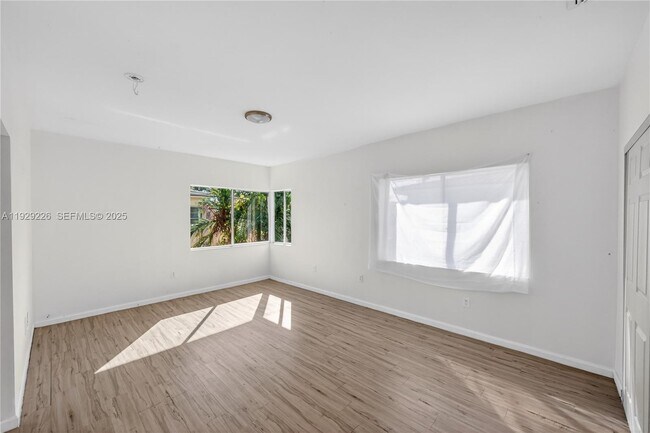 Building Photo - 1220 Marseille Dr