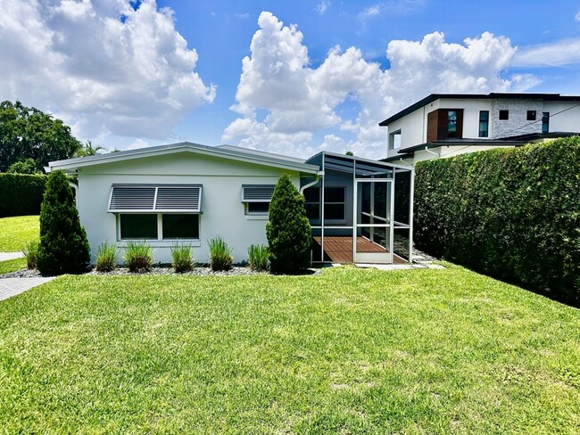 Building Photo - 7210 Seminole Dr