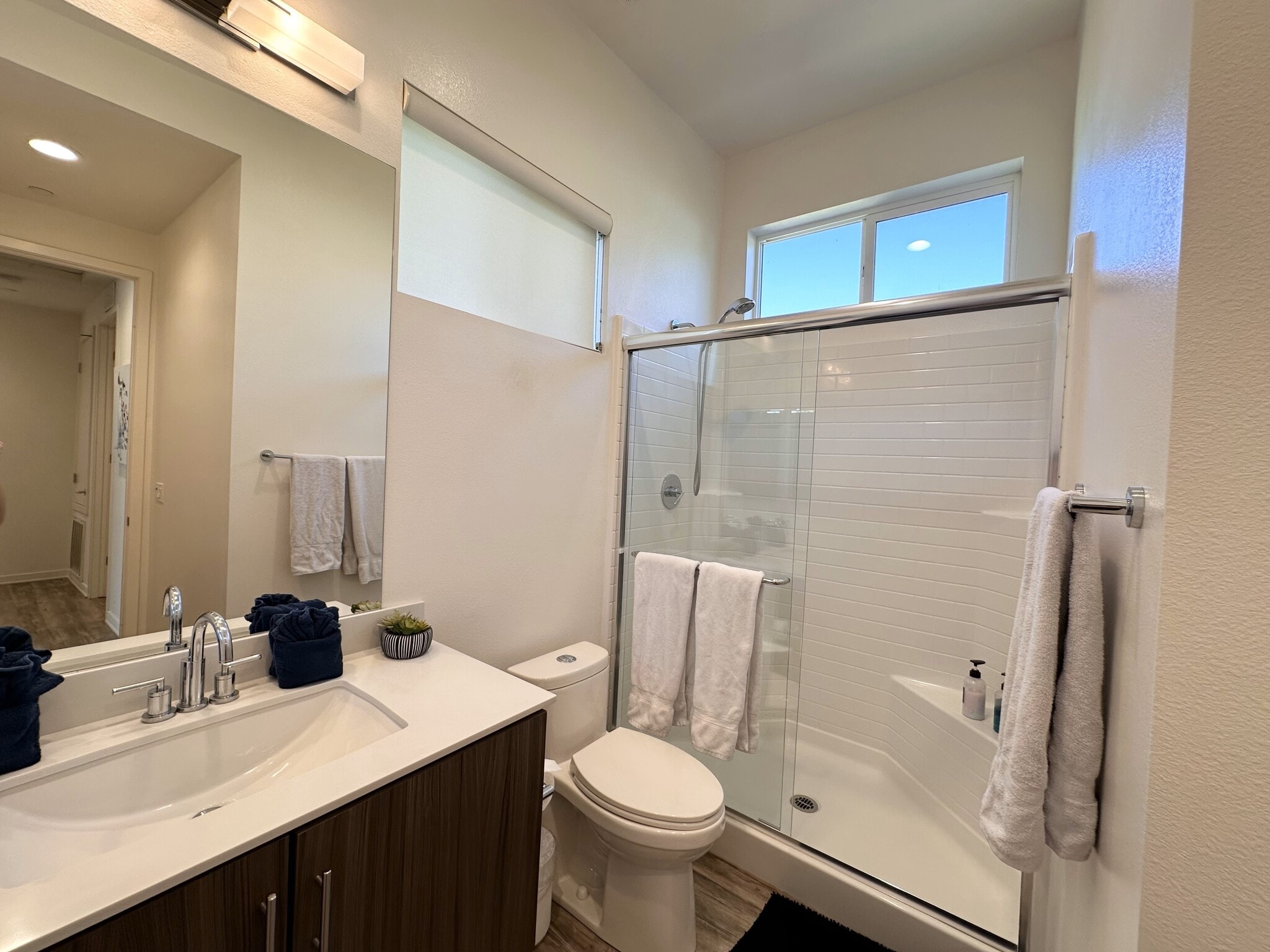 Building Photo - 13938 Avenida La Vis