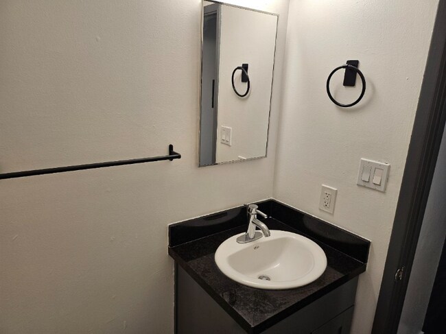 Building Photo - 617 S 9th St