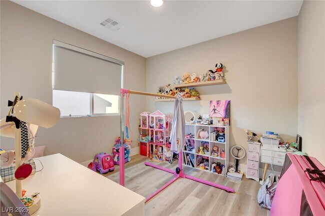 Building Photo - 2567 Speyburn Ave