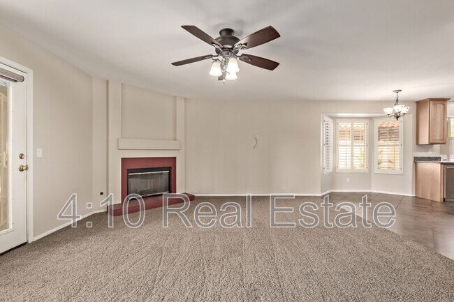 Building Photo - 1678 S Ash Dr
