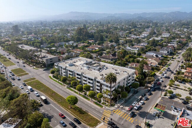 Building Photo - 12115 San Vicente Blvd