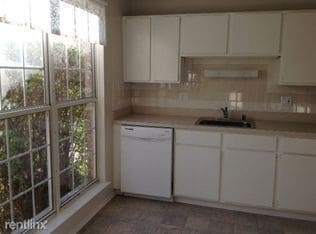 Building Photo - 2-Bed Condo in Chapel Hill – Dual Master Suites!