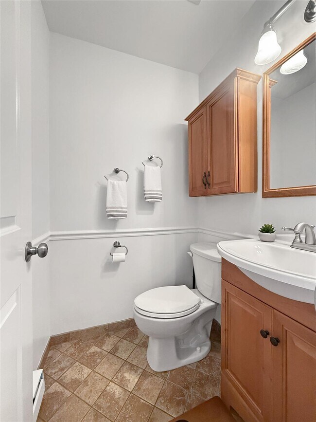 Building Photo - 1806 Village Dr