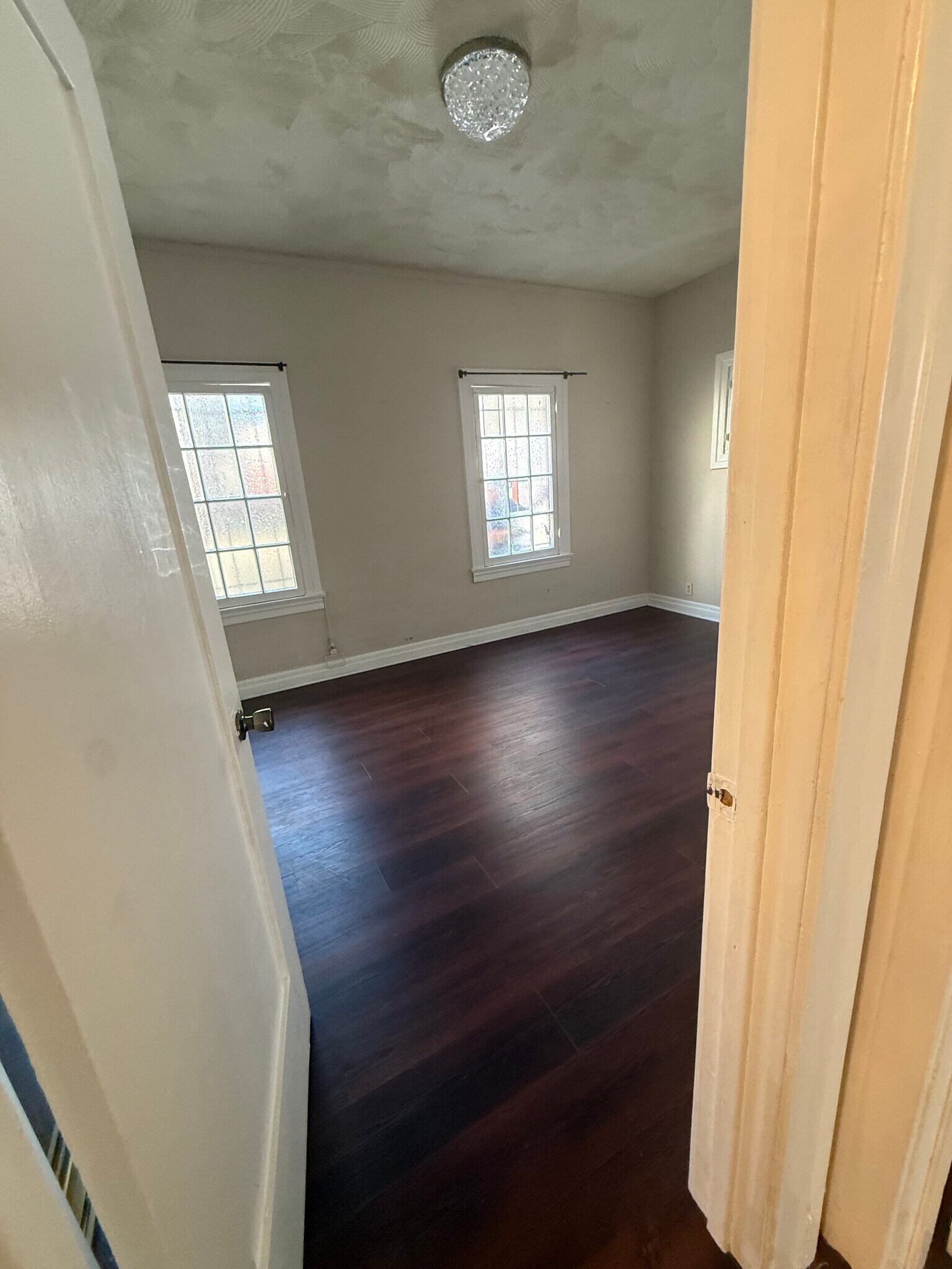 Building Photo - 839 N Poinsettia Pl