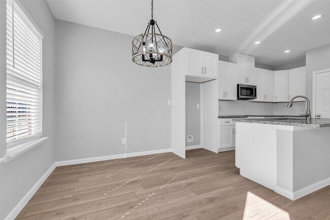 Building Photo - 4905 Paula St