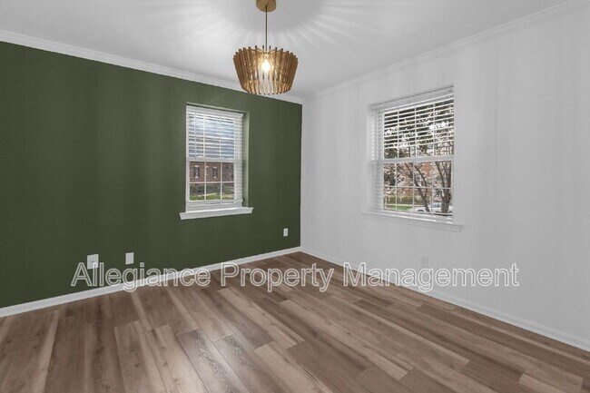 Building Photo - 1301 E Abingdon Dr