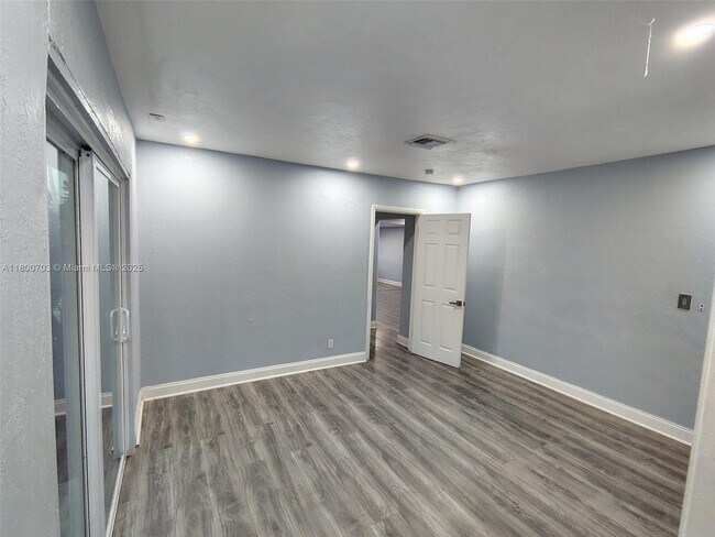 Building Photo - 115 Walker Ave