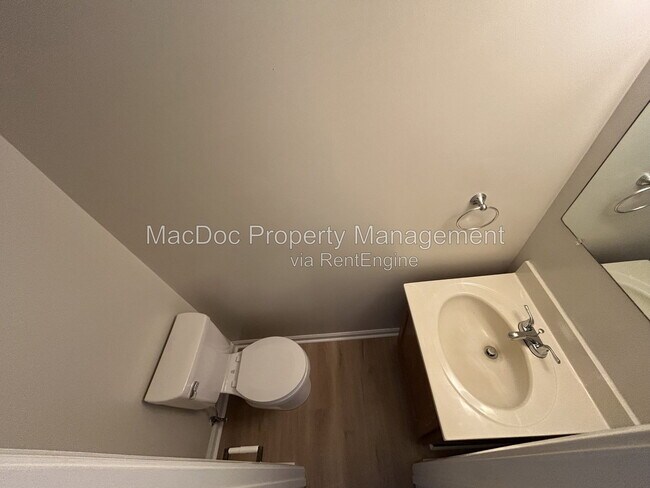 Building Photo - 16134 Clarence Ct
