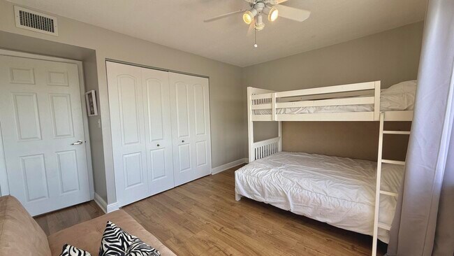 Building Photo - 401 Golden Isles Dr