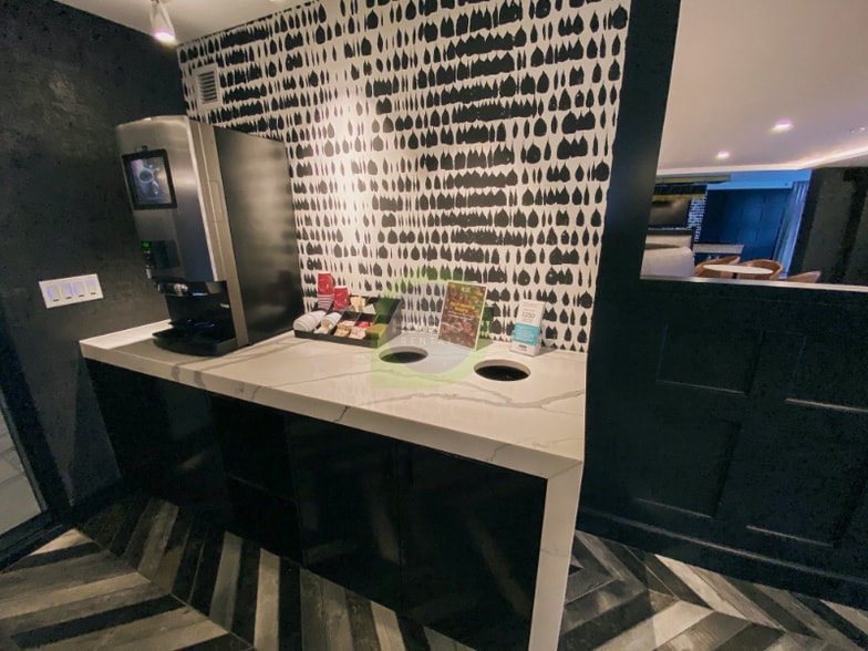 Building Photo - 904 N State St