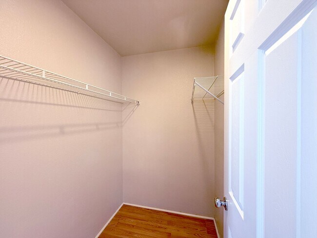 Building Photo - Great 3 bedroom home with open downstairs ...
