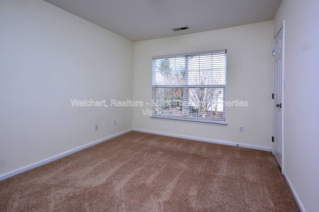 Building Photo - 1326 Holly Grove Way