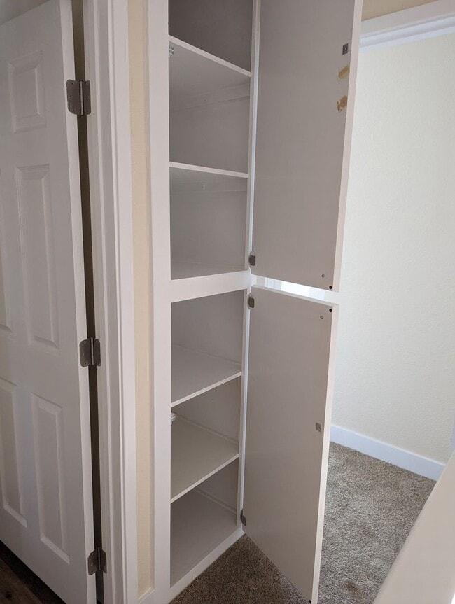 Building Photo - Upgraded 2 Story 2 Bed/1.5 Bath Condo