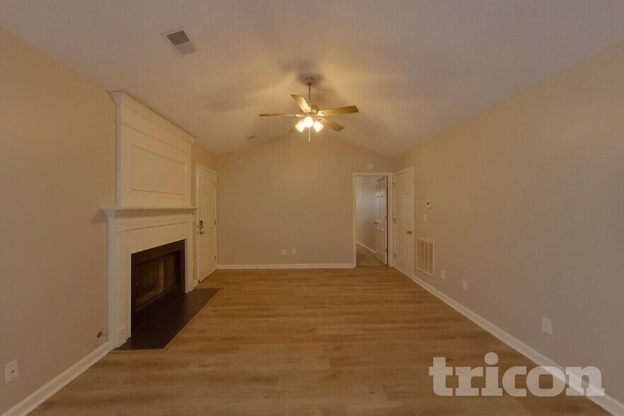 Building Photo - 562 Chisolm Way