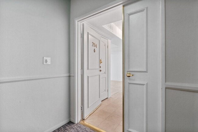 Building Photo - Charming 2-Bedroom, 3-Bathroom Home for Rent