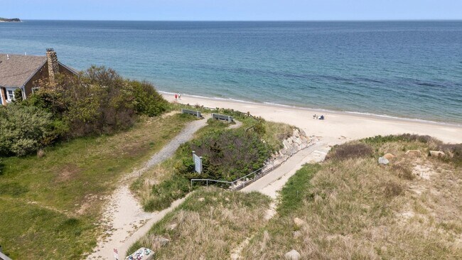 Building Photo - 64 Winthrop Rd