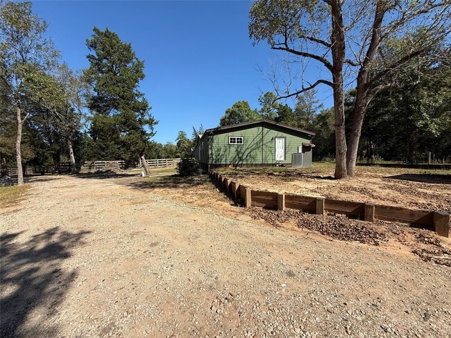 Building Photo - 10621 Parker Dr