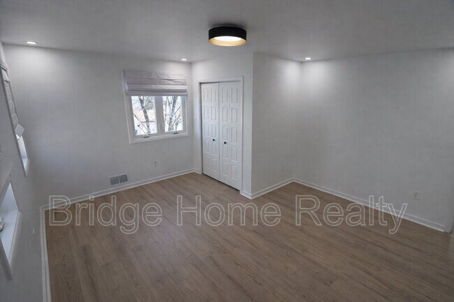 Building Photo - 107 Shoup St