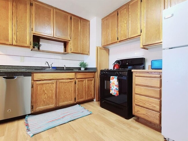 Building Photo - 3512 N Holman Ct