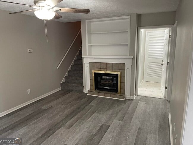 Building Photo - 859 Park Pl NE