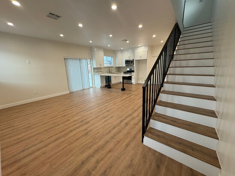 Building Photo - 9274 Cayuga Ave