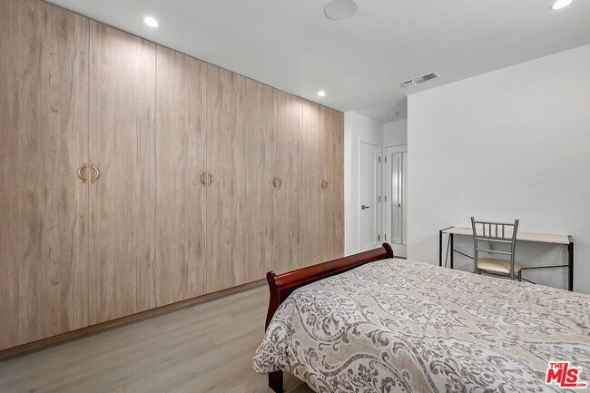 Building Photo - 12849 Tiara St