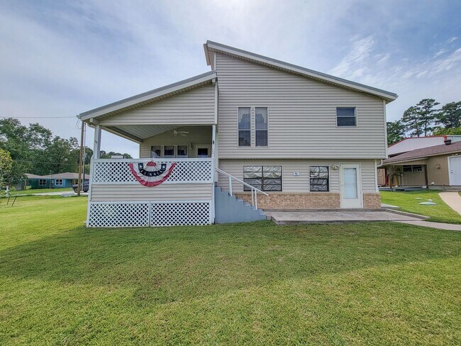 Primary Photo - Extremely well maintained home. The second...